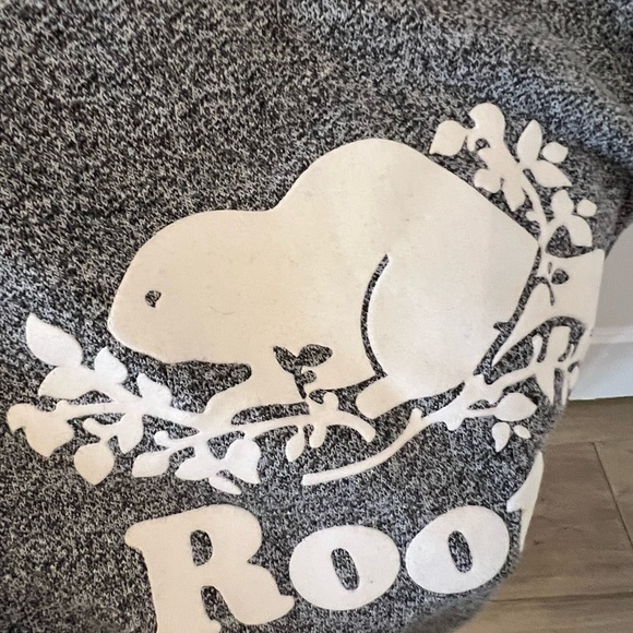 Roots crewneck sweatshirt size S - Picture 2 of 3